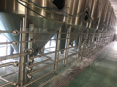 精釀啤酒設(shè)備底部細(xì)節(jié) 精釀啤酒設(shè)備底部細(xì)節(jié)