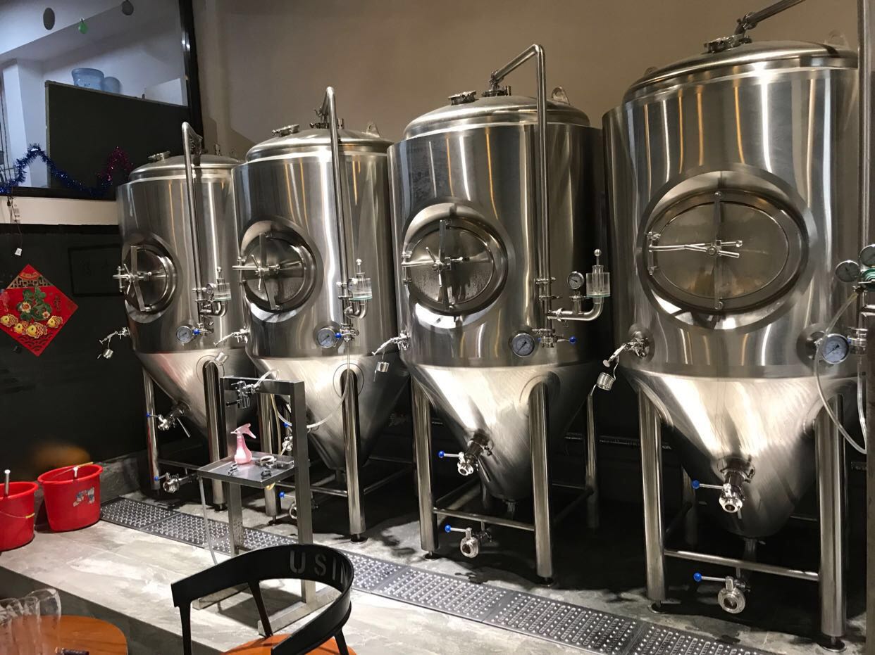 精釀啤酒發(fā)酵設備 精釀啤酒發(fā)酵設備