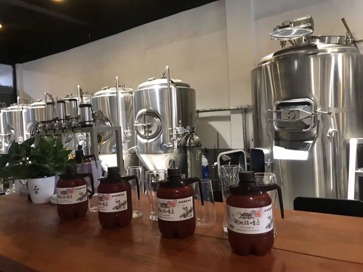 精釀啤酒屋設(shè)備 精釀啤酒屋設(shè)備