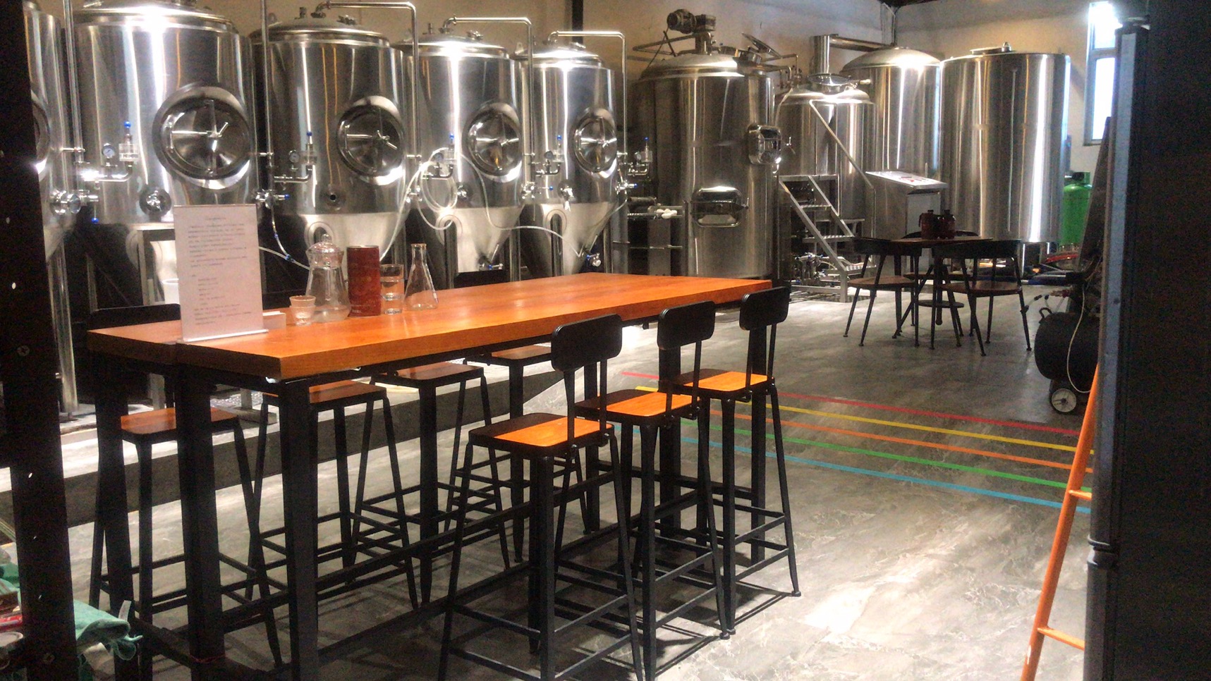 酒吧精釀啤酒設(shè)備 酒吧精釀啤酒設(shè)備